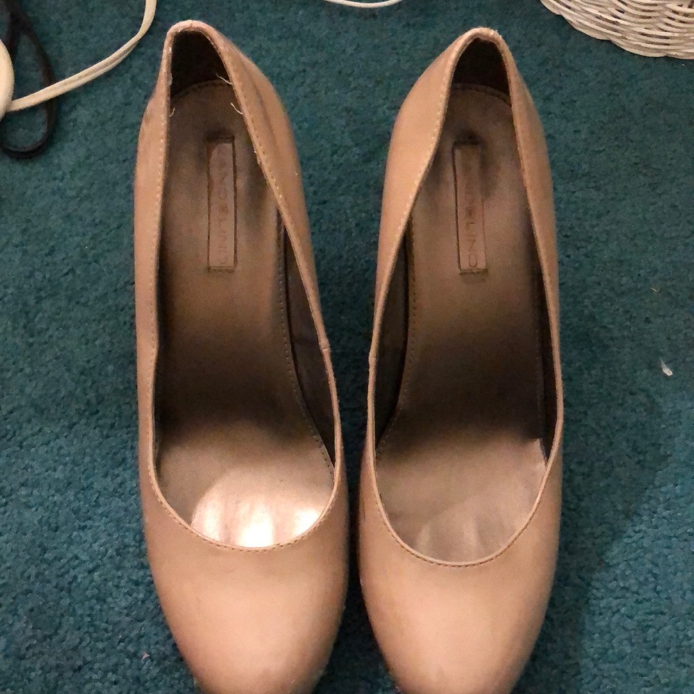 Nude pumps